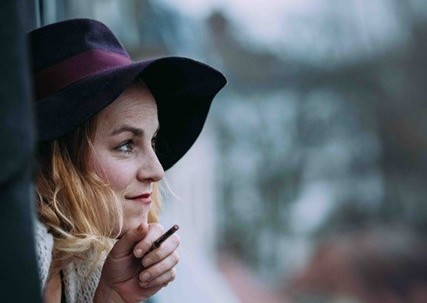 Konzert im Kulturcafé | Sarah Laubvogel-Dallimore singt Hildegard Knef